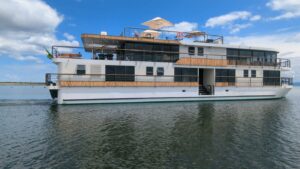 Our floating home: the "Zambezi Queen" luxury ship in Lake Karibe. 